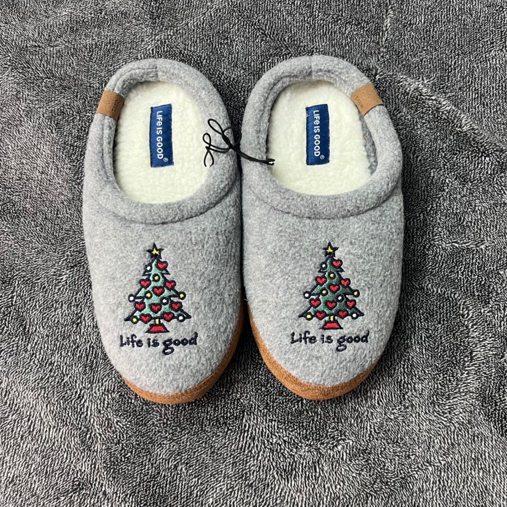 Life is Good Womens Grey Christmas Tree Heart Slippers Size S 5-6 House Shoes